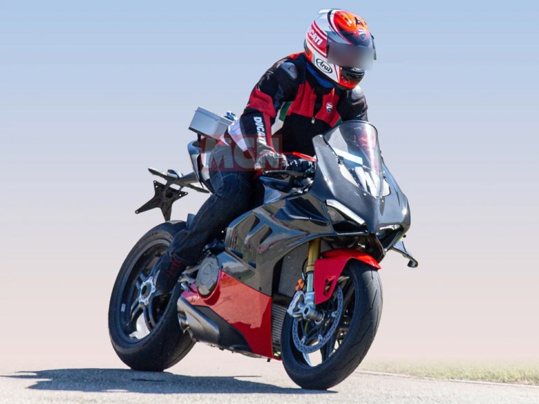 Ducati V4 Superleggera Spy Shot